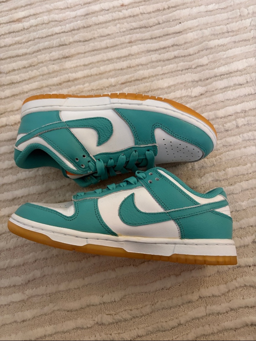 Nike Low-Top Sneakers in Teal, White & Gum